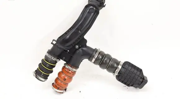 Coolant pipe/hose