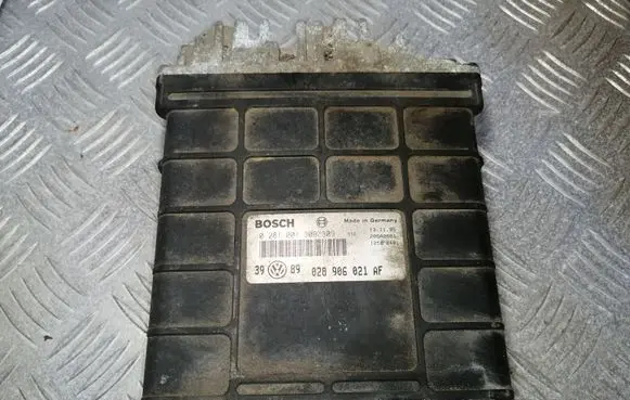 Volkswagen Golf III Engine control unit/module 028906021AF 0281001308