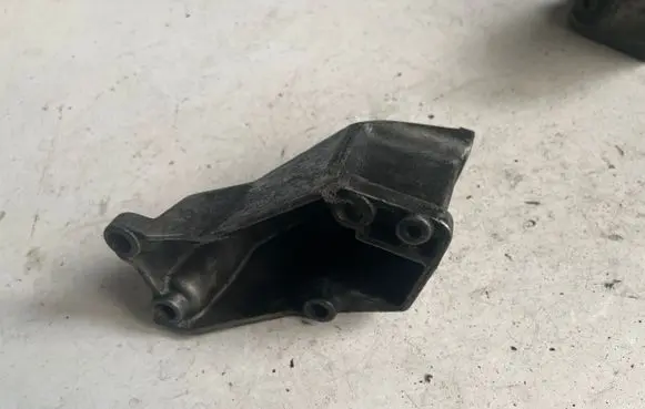 Audi A4 S4 B5 8D Engine mounting bracket 8D0199307L