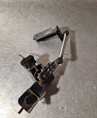 Headlight/headlamp level sensor