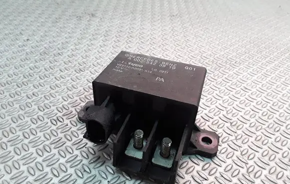 Mercedes-Benz E W211 Charging relay A0025423819