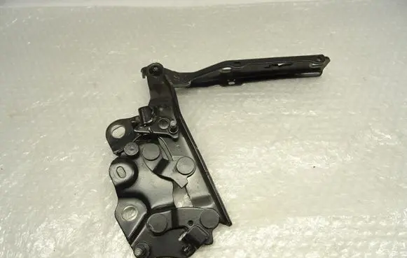 Audi A3 S3 8V Engine bonnet/hood hinges 8V0823301F