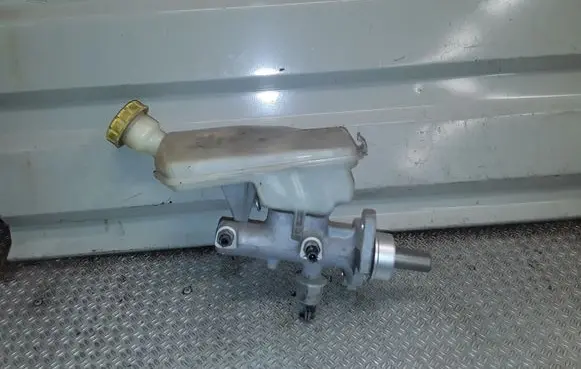Peugeot 1007 Master brake cylinder