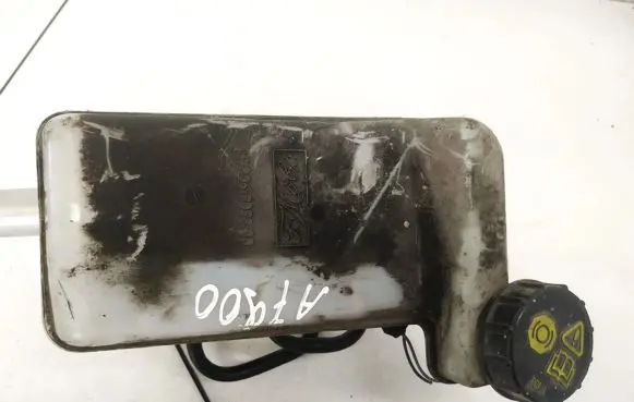 Brake fluid reservoir
