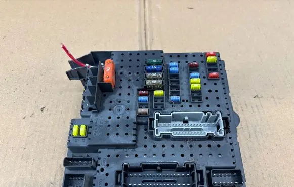 Volvo XC90 Fuse module 31314469 28242073 09W472