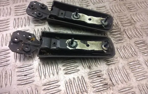 Smart Roadster Loading door lower hinge 0009234v005