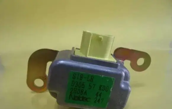 Mazda Demio Airbag deployment crash/impact sensor D30557KD0