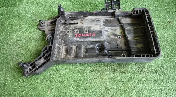 Volkswagen Touran III Battery box tray 