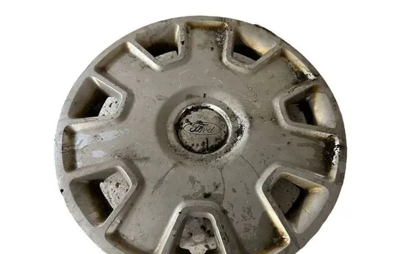 Ford Mondeo Mk III R15 wheel hub/cap/trim 4M511000BB