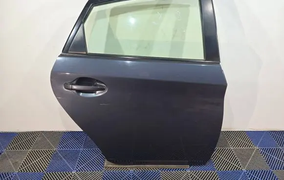 Toyota Prius (XW30) Rear door 