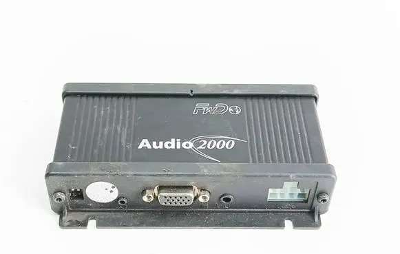 Volvo V70 Sound amplifier E1021748