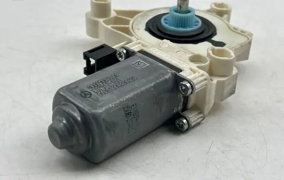 Mercedes-Benz C W206 Front door window regulator motor A0009065108 E07917101