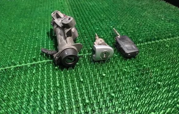 Volkswagen Golf IV Ignition lock 4B0905851C