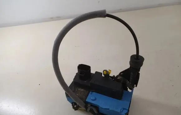 Volvo V70 Front door lock