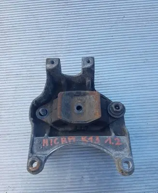 Nissan Micra Engine mount bracket