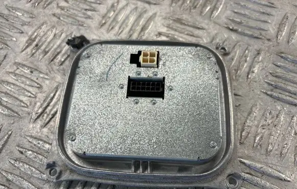 Jeep Cherokee Headlight ballast module Xenon 13073294891 10EEG130772 130732948901