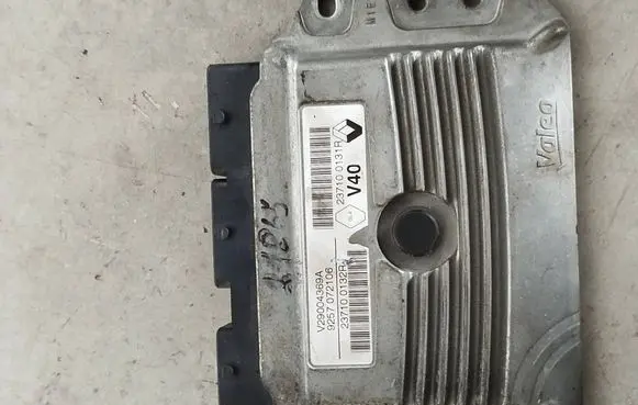 Renault Megane II Engine control unit/module 237100131R 237100132R