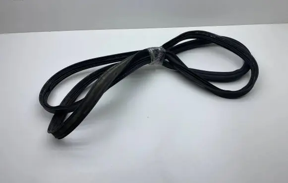 Trunk rubber seal (body)