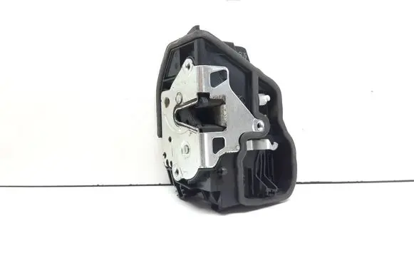 BMW X3 E83 Rear door lock 7202147