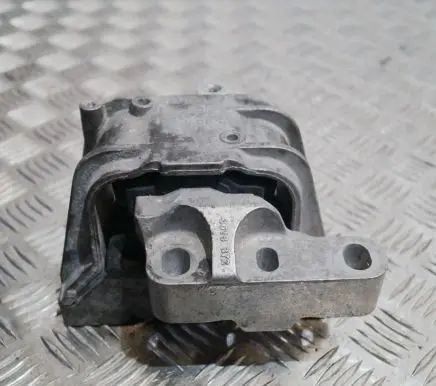 Volkswagen PASSAT B7 USA Engine mount bracket 1K0199262M