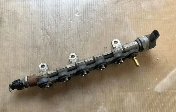 Nissan Qashqai Fuel main line pipe 175217750R H8200610223 0445214250