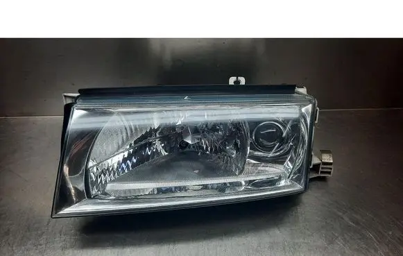 Skoda Octavia Mk1 (1U) Front reflector 1EL-010202-01