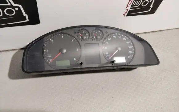Volkswagen Transporter - Caravelle T5 Speedometer (instrument cluster) 88311346