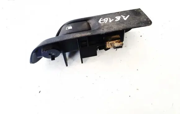 Toyota Yaris Fuel tank opening switch 