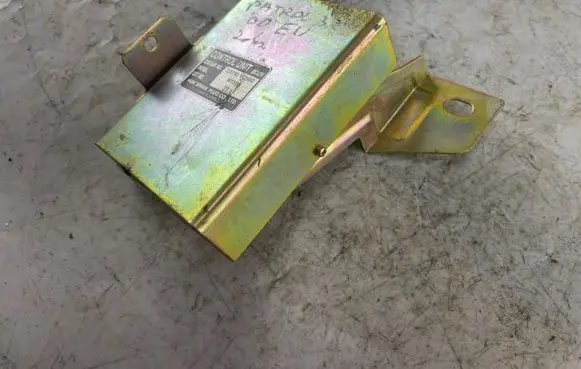 Nissan Patrol Y61 Engine control unit/module 23710vc360 W11ek