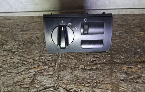 BMW X5 E53 Light switch 8372205 037045052 032931