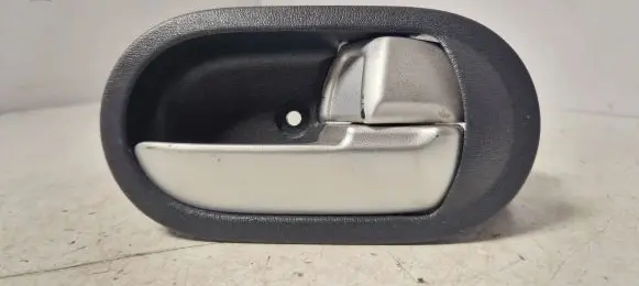 Mitsubishi Colt Front door interior handle 8C06
