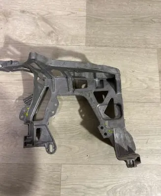 Mercedes-Benz C W205 Headlight/headlamp mounting bracket A2056225300