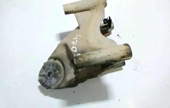 Volkswagen Touareg I Engine mounting bracket 070199308a agr41362