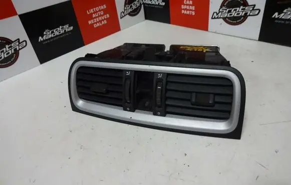 Skoda Roomster (5J) Dash center air vent grill 5J0820951