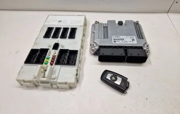 BMW 1 F20 F21 Engine ECU kit and lock set 6825533 8589145 0281032308