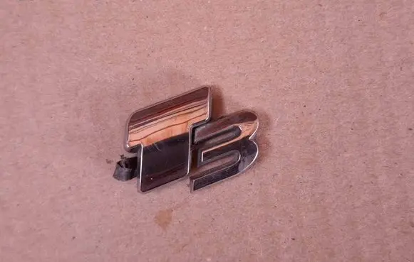 Toyota Corolla Verso E121 Manufacturers badge/model letters 7010