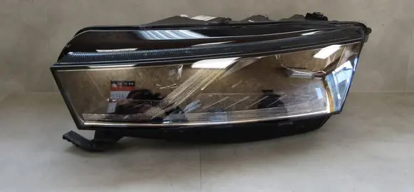 Skoda Octavia Mk4 Headlight/headlamp 5E4941015A 030111823300 LE18A6419