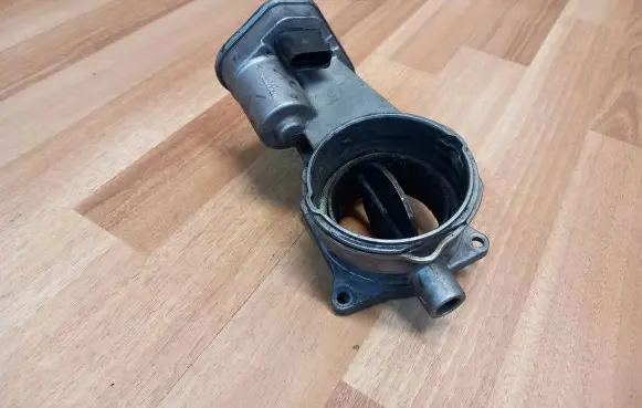 Volkswagen Touareg I Throttle valve 07Z128069A