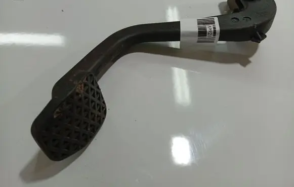 BMW 3 E46 Clutch pedal 35311163870