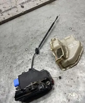 Volkswagen Golf V Front door lock 3D1837016