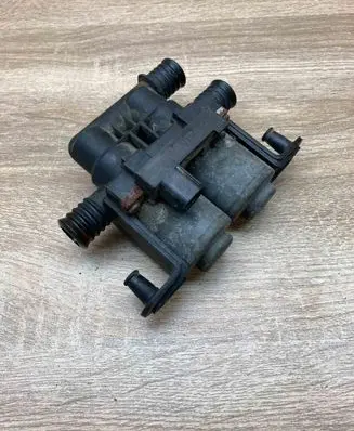 BMW 5 E39 Coolant heater control valve 8374995 1147412137