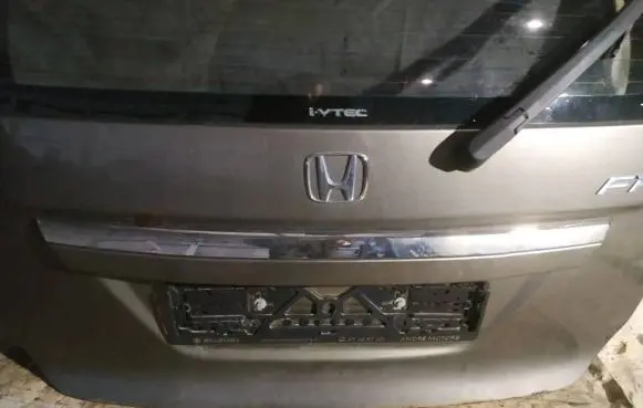 Honda FR-V Trunk door license plate light bar 