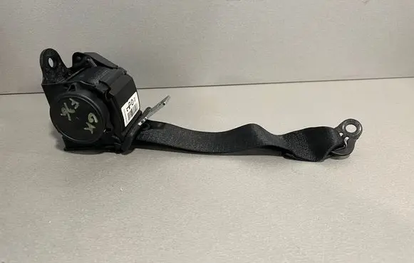 BMW 4 F36 Gran coupe Rear seatbelt S3725939101