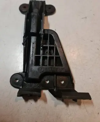 Audi A6 S6 C4 4A Front bumper mounting bracket 4A0807284