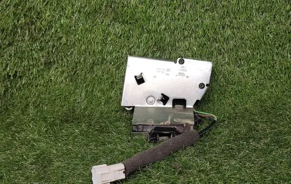 Ford Mondeo Mk III Tailgate/trunk/boot lock/catch/latch 3S7143102AB