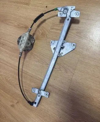 Mitsubishi Carisma Front door manual window regulator 