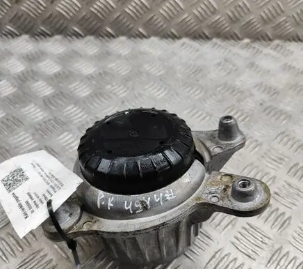 Mercedes-Benz C W205 Engine mount bracket A2052406617