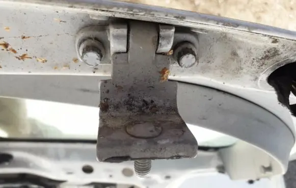 Volkswagen Polo Tailgate/trunk/boot hinge