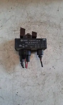 Volkswagen Golf IV Coolant fan relay 1J0919506M 898967000