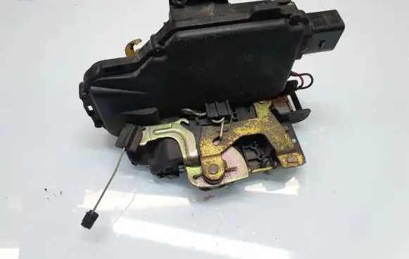 Audi A3 S3 8L Front door lock